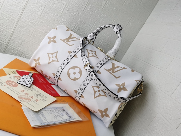 ルイヴィトンバッグ背面デザイン